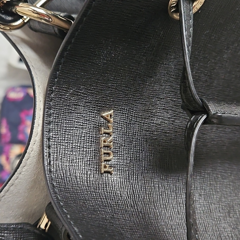 Furla Bucket Shoulder Bag. - Picture 9 of 13